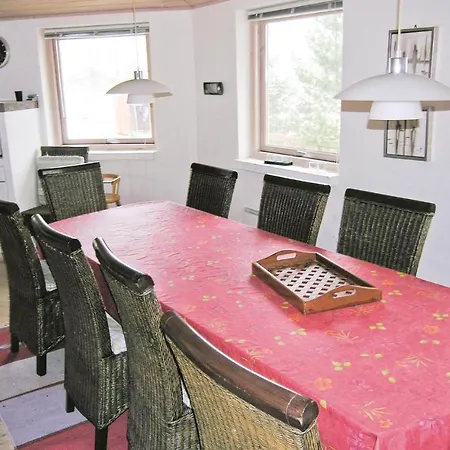 Five-bedroom Holiday In Hadsund