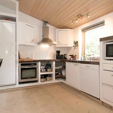 Five-bedroom Holiday In Hadsund